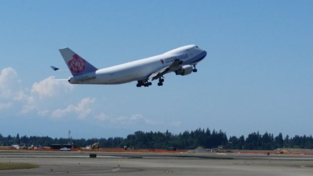 Boeing 747-200 (B-16712)