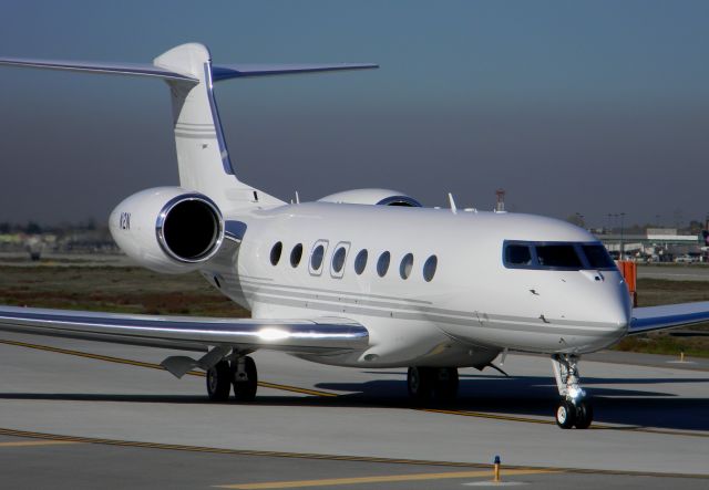 Gulfstream Aerospace Gulfstream G650 (N2N) - Taxiing out on Whiskey! 