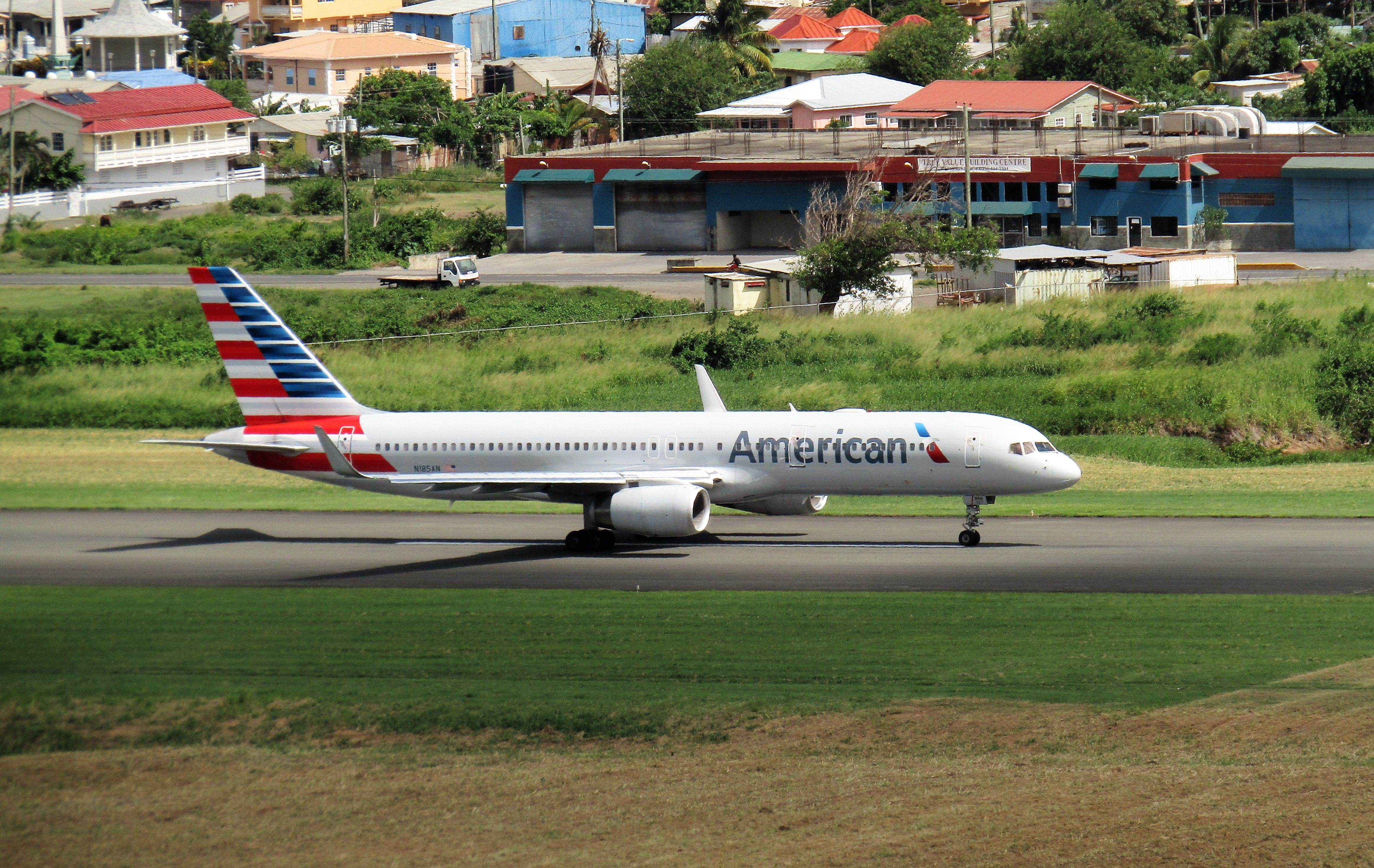 Boeing 757-200 (N185AN)