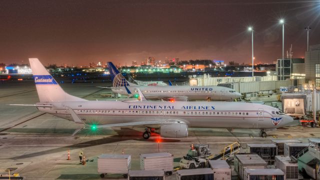 — — - N75436 737-924  United Airlines KFLL 02 Feb 2016