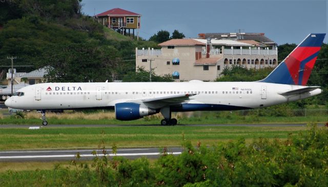 Boeing 757-200 (N698DL)