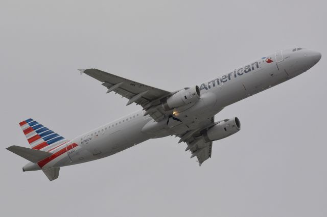 Airbus A321 (N585UW)