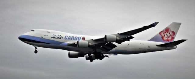 Boeing 747-400 (B-18716)