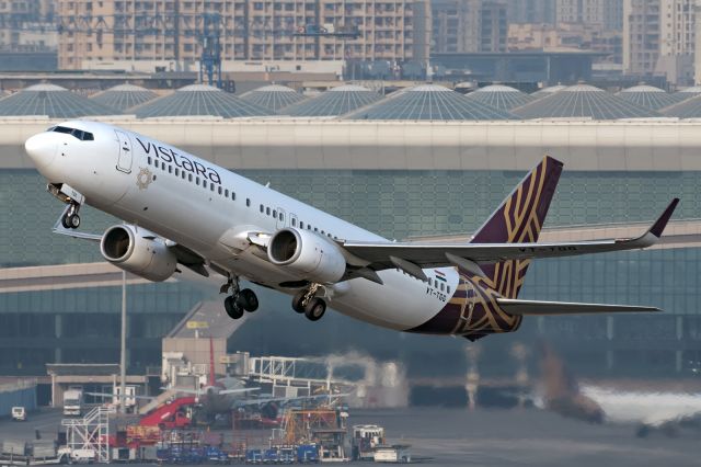 Boeing 737-800 (VT-TGG) - Late afternoon departure at CSMIA.  This aircraft formerly flew as VT-JFS with Jet Airways till it was withdrawn from use in March 2019, joining the Vistara fleet five months later.