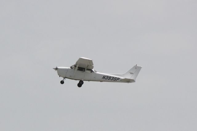 Cessna Skylane (N393SP) - N393SP departs Sarasota-Bradenton International Airport