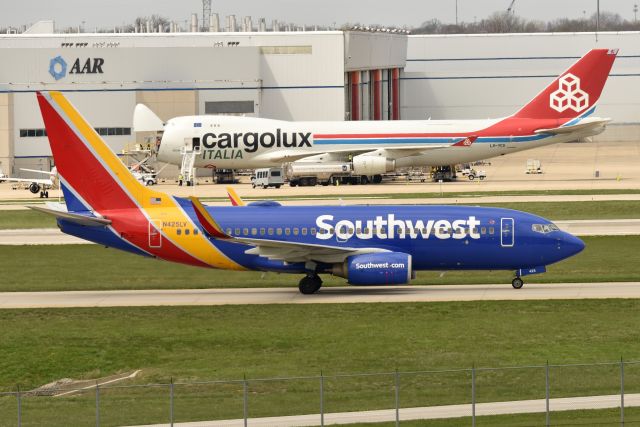 Boeing 737-700 (N425LV) - 04-22-22. LX-TCV getting offloaded in the background.