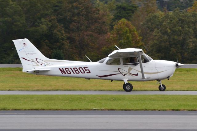 Cessna Skyhawk (N61805) - taxiing at KJQF - 10/25/18