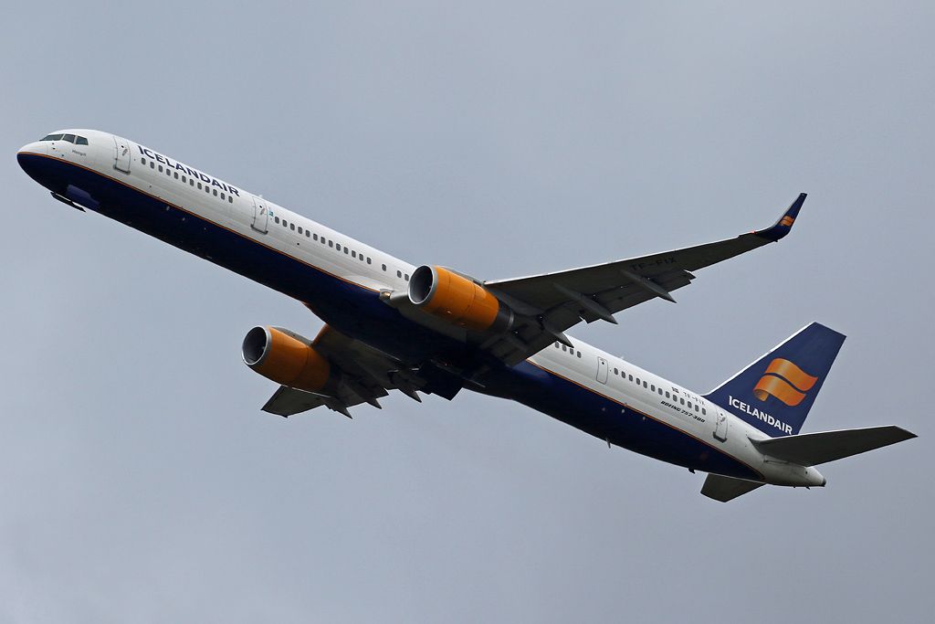 BOEING 757-300 (TF-FIX) - ICE623 departing Keflavik for EWR.