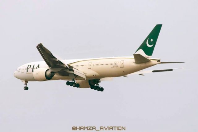 Boeing 777-200 (AP-BGZ)