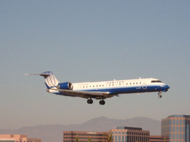 Canadair Regional Jet CRJ-700 (N776SK) - Landing on RWY 19R