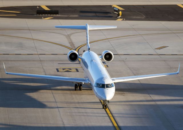 Canadair Regional Jet CRJ-900 (N916FJ)