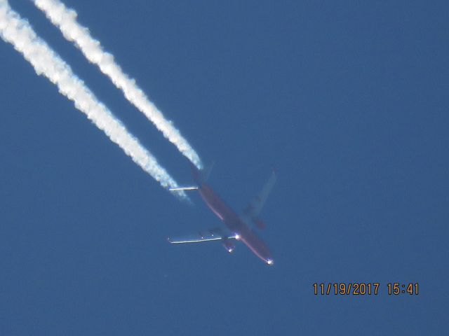 Boeing 737-800 (N8606C)