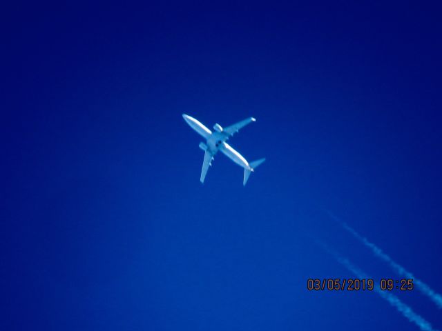 Boeing 737-800 (N922AN)