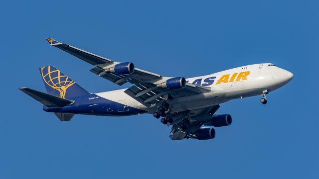 Boeing 747-400 (N492MC) - Approaching Yokota AB,preparing for landing with gear down.