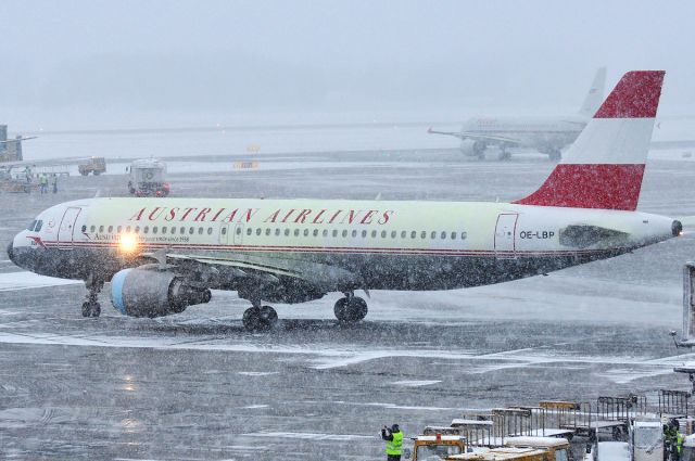 Airbus A320 (OE-LBP)