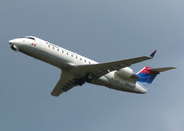 Canadair Regional Jet CRJ-200 (N680BR) - Off of runway 23 at the Shreveport Regional airport.