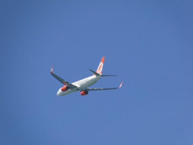 Boeing 737-800 (PR-GXF) - BOEING 737-800 OF GOL AIRLINES TAKE OFF IN SALVADOR-BA