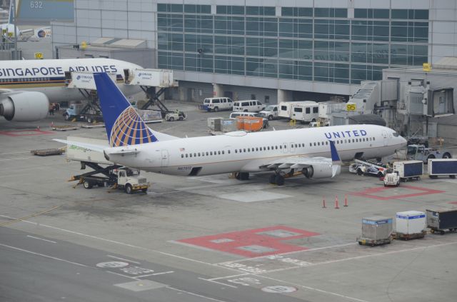 Boeing 737-900 (N67812)