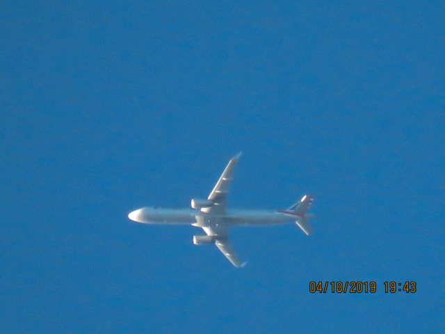 Airbus A321 (N137AA)