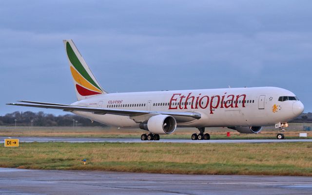 BOEING 767-300 (ET-AMQ) - ethiopian b767-3 et-amq arriving in shannon 5/1/15.