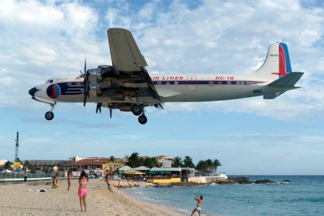 Douglas DC-7 (N836D)