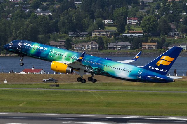 Boeing 757-200 (TF-FIU)