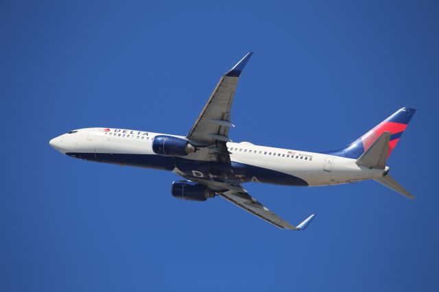 Boeing 737-800 (N3760C)