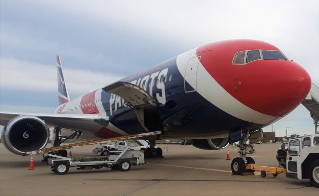 BOEING 767-300 (N36NE) - Patriots 767-300 at KBUF