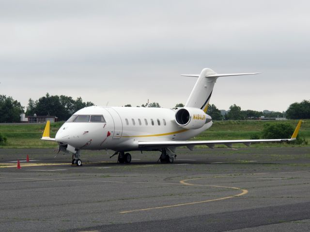 Canadair Challenger (N484JM) - Arrived after a flight fom the west coast at Belmar, NJ.