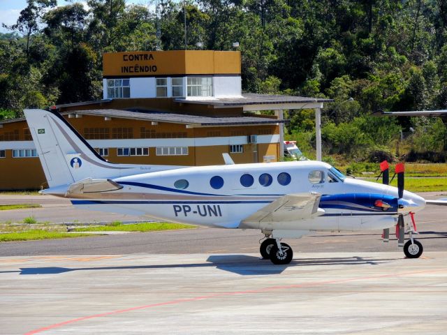 Beechcraft King Air 90 (PP-UNI) - Beechcraft King Air C-90 (cn LJ-1682) Criciúma - Forquilhinha (CCM / SBCM), Brazil