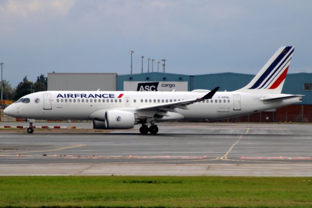 Airbus A220-300 (F-HPNL) - Departing rwy 09R on 22-Sep-24 operating flight AFR1781 to LFPG.