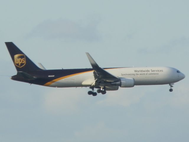 BOEING 767-300 (N342UP)