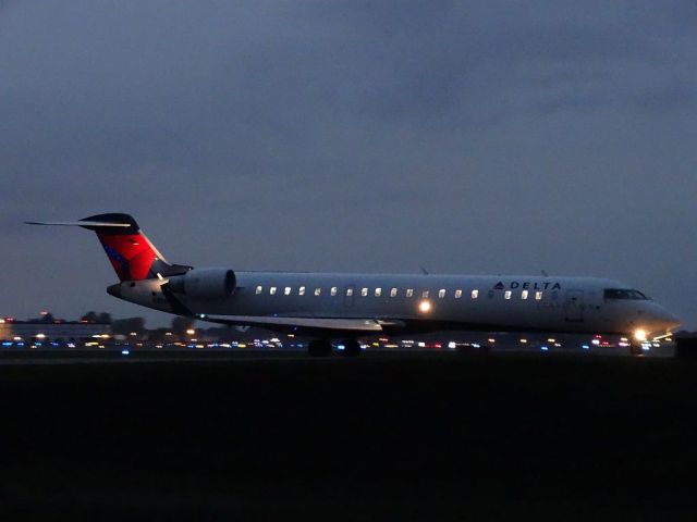 Canadair Regional Jet CRJ-700 (N633SK)