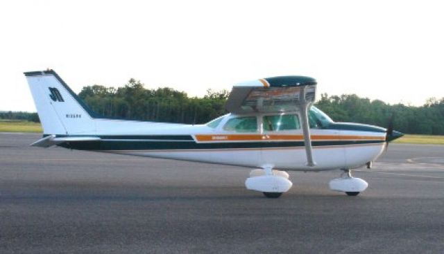 Cessna Skyhawk (N13594)