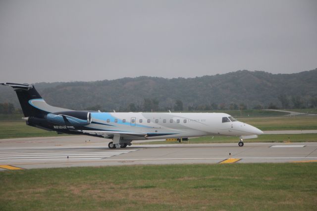 Embraer ERJ-135 (N818HR) - 10/14/16 onto Rwy 14L for the roll