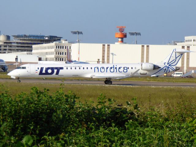 Canadair Regional Jet CRJ-900 (ES-ACJ)