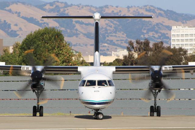 de Havilland Dash 8-400 (N426QX)