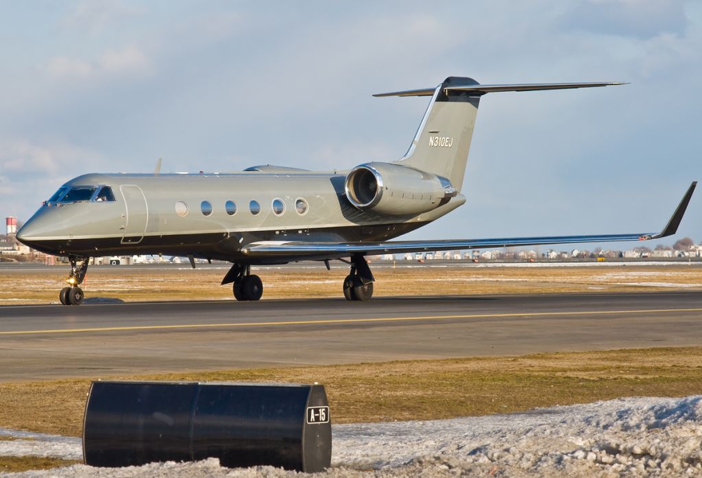 Gulfstream Aerospace Gulfstream IV (N310EJ) - Battleship grey on this immaculate G4 @ KBOS Logan Airport !