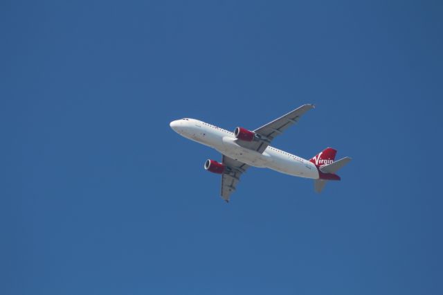 Airbus A320 (N639VA) - APPROACH 24R KLAX