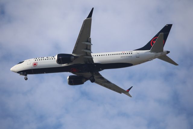 Boeing 737 MAX 8 (C-GEMV)