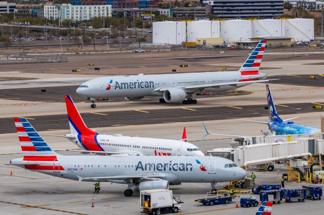 BOEING 777-300ER (N734AR) - An American Airlines 777-300ER taxiing at PHX on 2/14/23. Taken with a Canon R7 and Canon EF 100-400 II L lens.