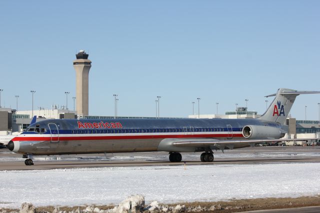 McDonnell Douglas MD-82 (N561AA)