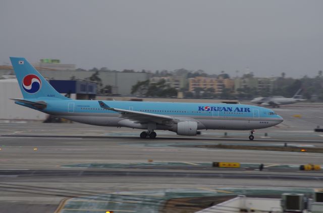 Airbus A330-200 (HL8211)
