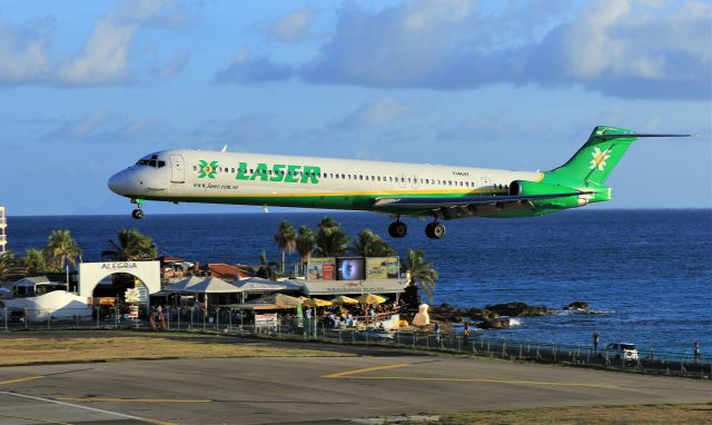 McDonnell Douglas MD-82 (YV469T) - Lazer Airlines over maho beach for landing!!