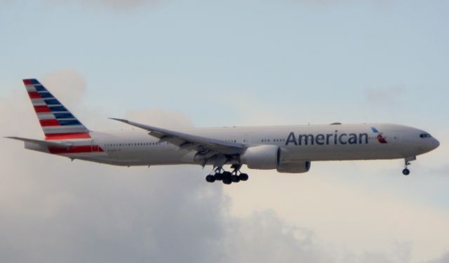 BOEING 777-300ER (N722AN)