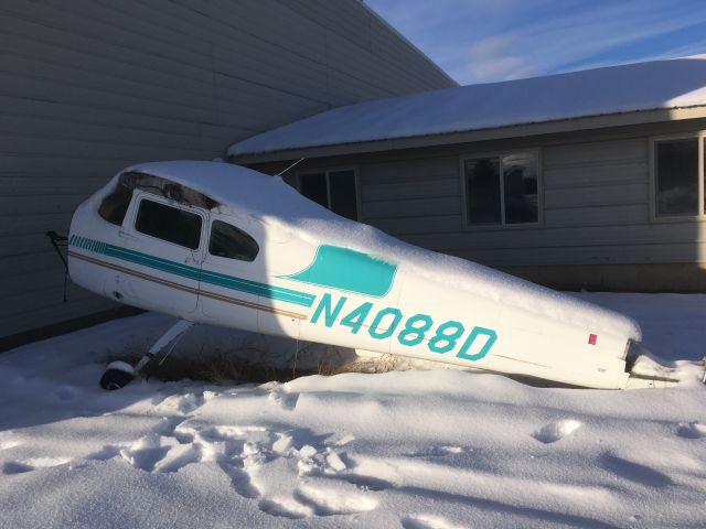 Cessna Skywagon 180 (N4088D) - At an airplane graveyard, Discount Aircraft Salvage, right across from Deer Park Airport (KDEW). This plane is right by the main entrance.