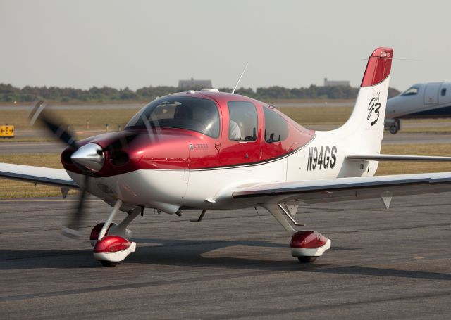 Cirrus SR-22 (N94GS) - Great paint scheme on this Cirrus!