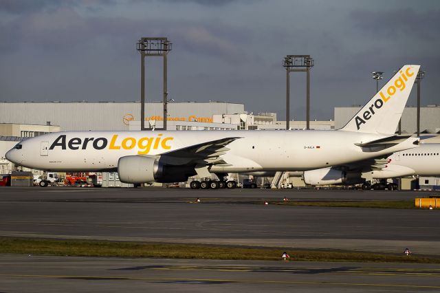 Boeing 777-200 (D-AALH) - ready for loading