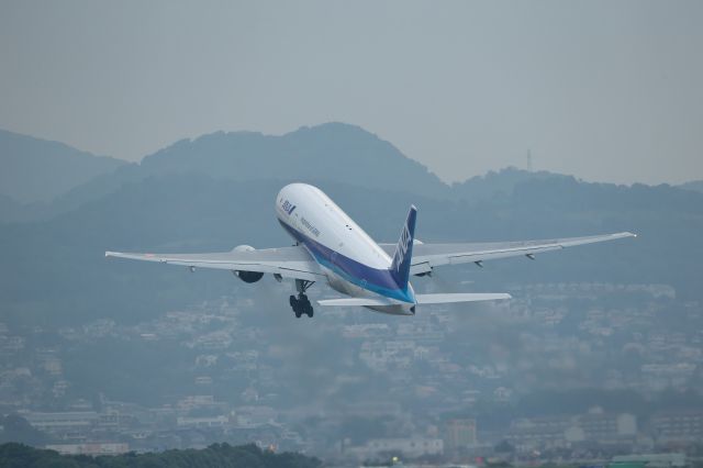 Boeing 777-200 (JA702A)