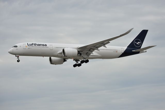 Airbus A350-900 (D-AIXK) - 28-C 04-22-19